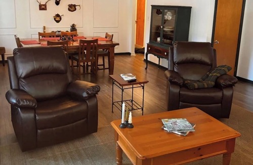 Schroon Lake House | Vintage 4-bedroom house with WiFi in Schroon Lake