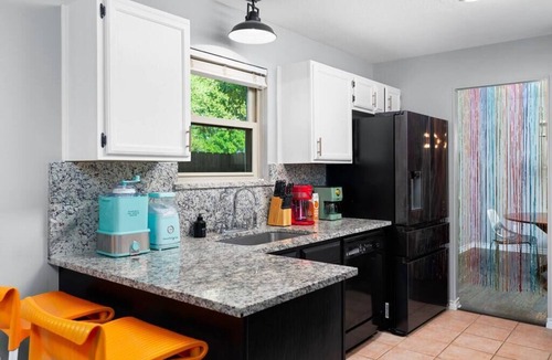Round Rock House | Vintage 6BR Home/Pool & Game Lounge
