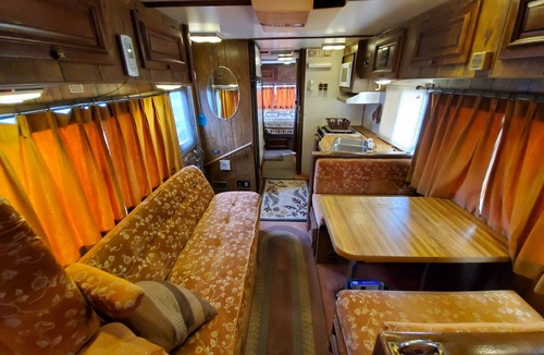 Mesilla Park House | Vintage 80's Retro RV Experience, Back to 1985!