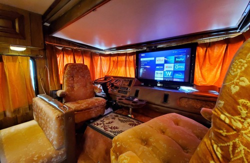 Mesilla Park House | Vintage 80's Retro RV Experience, Back to 1985!
