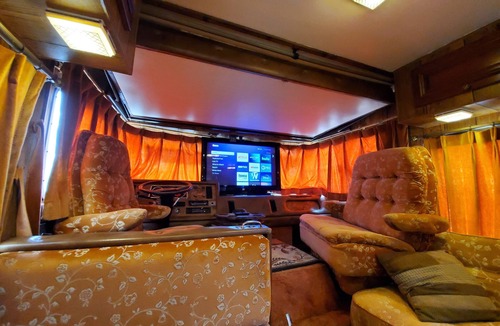 Mesilla Park House | Vintage 80's Retro RV Experience, Back to 1985!