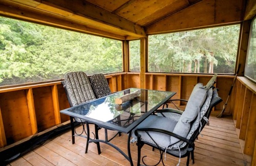 Blackstock House | Vintage Airtstream with Large Roofed Deck, BBQ, Fire Pit and Forest Views in Ontario