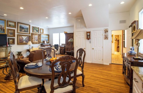 Dallas Apartment | Vintage/antique 1200 sq. ft. interior studio & parking