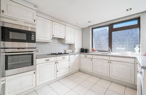 Whetstone Apartment | Vintage Boutique 2Bed Flat w/parking