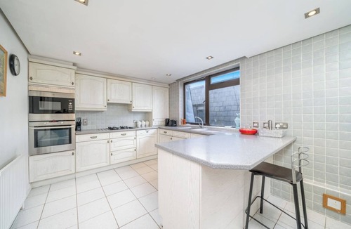 Whetstone Apartment | Vintage Boutique 2Bed Flat w/parking