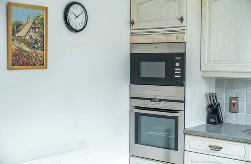 Whetstone Apartment | Vintage Boutique 2Bed Flat w/parking