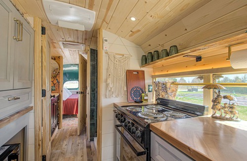 Paola House | Vintage Bus Stay on Flower Farm w/Hot Tub