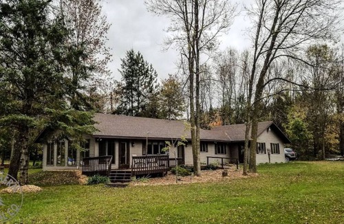 Luck Cabin | Vintage Cabin on Bone Lake
