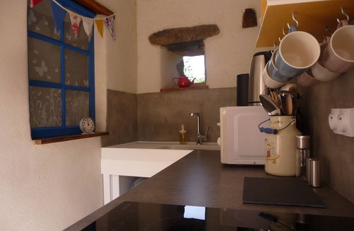 Le Ru House | Vintage caravan with private bathroom & kitchen