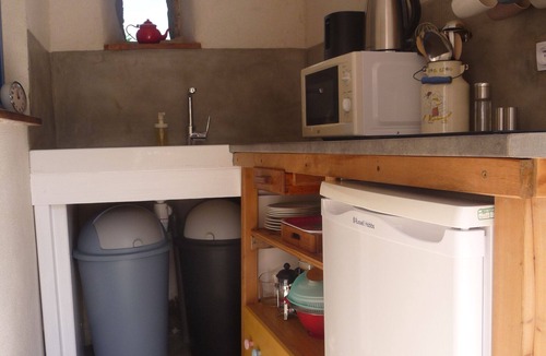 Le Ru House | Vintage caravan with private bathroom & kitchen