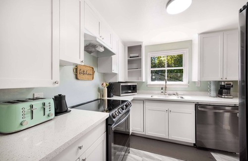 Seattle House | Vintage Charm 3BR Home w,Yard, Pets Welcome