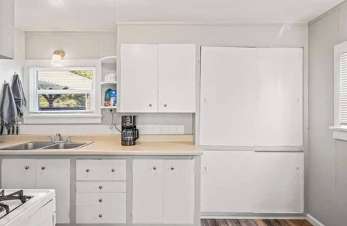 Friendly Apartment | Vintage Charm Apt. Long Stay Discounts Available