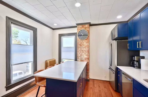 Burlington Apartment | Vintage Charm Manor - Modern Luxury 2BR Suite, Close to Downtown & Bakery