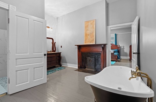 Franklinton Bed & Breakfast | Vintage Charm, modern convenience-B & B w/Pool