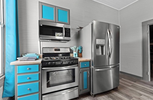 Franklinton Bed & Breakfast | Vintage Charm, modern convenience-B & B w/Pool