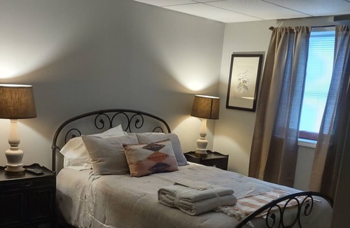 Durhamville Apartment | vintage charm on broad