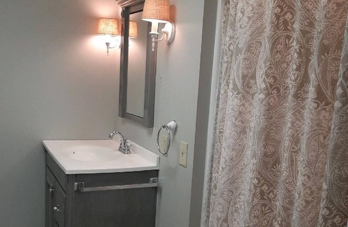 Durhamville Apartment | vintage charm on broad