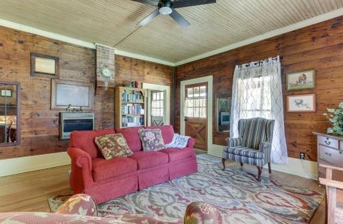 Fayetteville House | Vintage Charm + Outdoor Calm: Rural Arkansas Cabin
