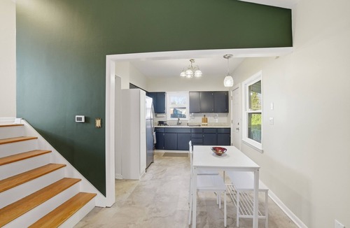 Palatine House | Vintage Chicago Themed Home w/Sports Memorabilia