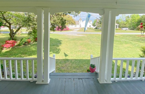 Wanchese House | Vintage Cottage in Wanchese