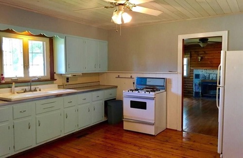 Edinboro Cottage | VINTAGE COTTAGE NEAR LAKE EDINBORO