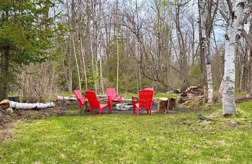Innisfil Cottage | Vintage Cozy Retreat - close to the beach!