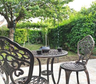 Acheres House | Vintage Crossroads Inn