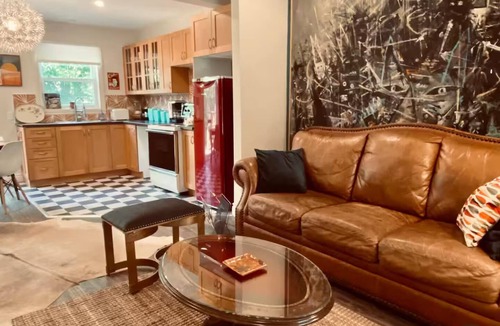 Hudson House | Vintage decor for a retro-chic stay near Montreal - 35 min Airport