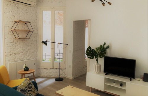 Embajadores Apartment | Vintage Design Flat in Madrid center