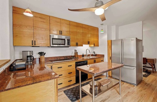 South Capitol House | Vintage Fireplace, Great Location, Fabulous Patio