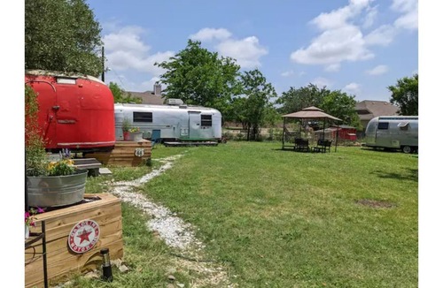 Travis County Cabin | Vintage Glamping close to Austin!