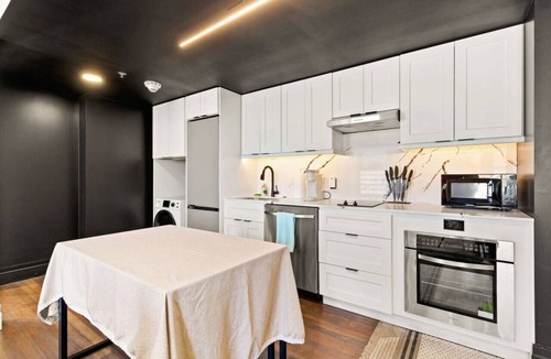 Downtown San Antonio Apartment | Vintage Haven:CityView+Riverwalk+Arcade+2 King