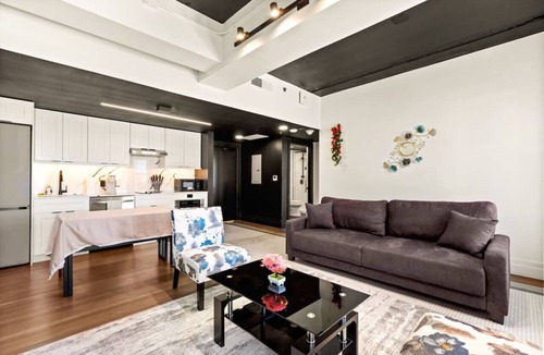 Downtown San Antonio Apartment | Vintage Haven:CityView+Riverwalk+Arcade+2 King