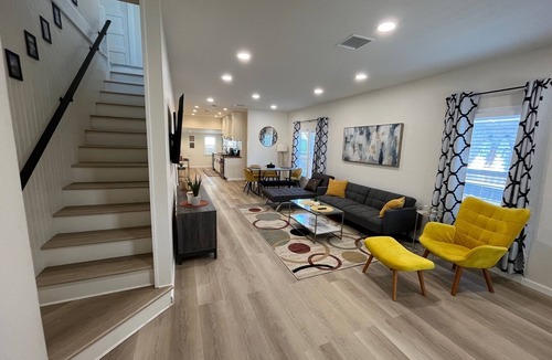East Hollywood House | Vintage Hollywood 4br Duplex.