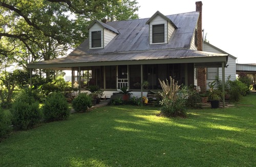 Houma House | Vintage Home and Spacious Grounds - "mini-fest" area - PREMIER