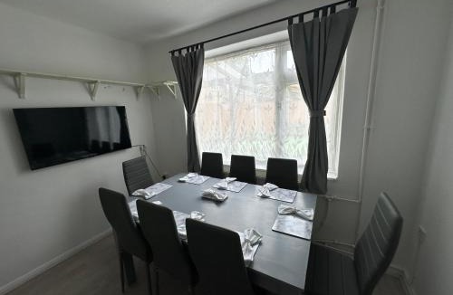 Stratford Villa | Vintage House