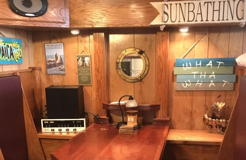 Lake Charles Boat Rental | Vintage Houseboat getaway!