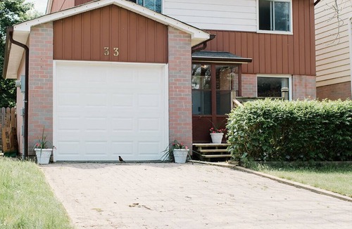 Hamilton Township House | Vintage Jazz House with Hot Tub