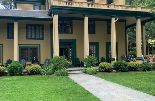 Kent Cottage | Vintage Lake Ontario cottage built in 1902.