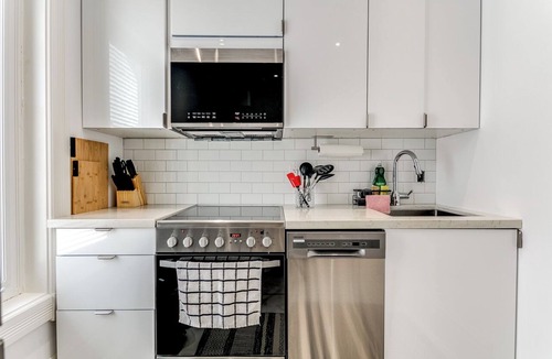 Bickford Park Apartment | Vintage Little Italy 2 Bedroom