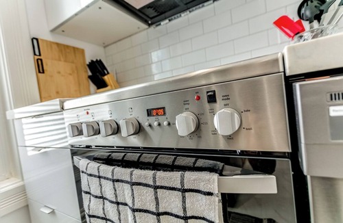 Bickford Park Apartment | Vintage Little Italy 2 Bedroom