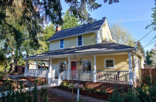 McMinnville House | Vintage Luxury Retreat