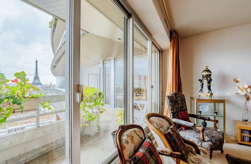 Necker Apartment | Vintage Magnetism, by Veeve