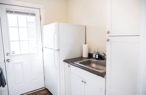 East Durham House | Vintage One-Bedroom Retreat - Close to Duke!