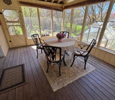 Historic Old Town House | Vintage Pines Guest House