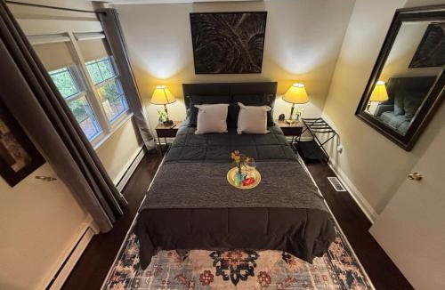 Historic Old Town House | Vintage Pines Guest House