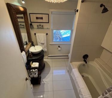 Historic Old Town House | Vintage Pines Guest House