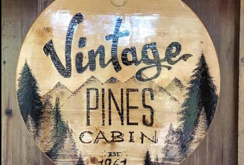 Coffee Creek House | Vintage Pines Cabin