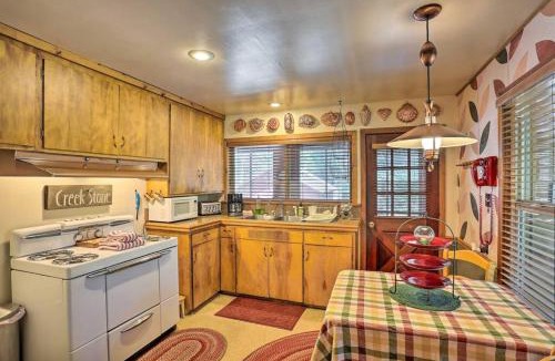 Coffee Creek House | Vintage Pines Cabin