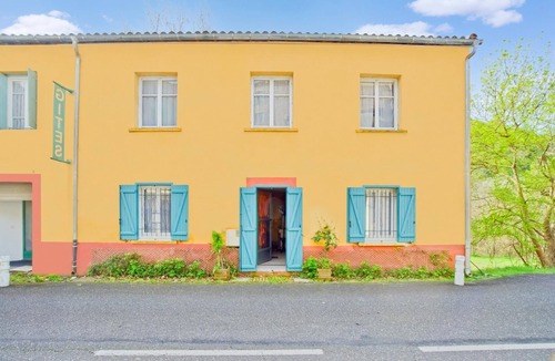 Gornies House | Vintage Retreat by the Vis